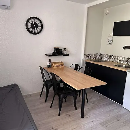 Refait A Neuf Pour 4 Pers. A Port Camargue - Fr-1-731-121 *